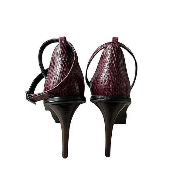 Tibi   - Picture 8 of 9